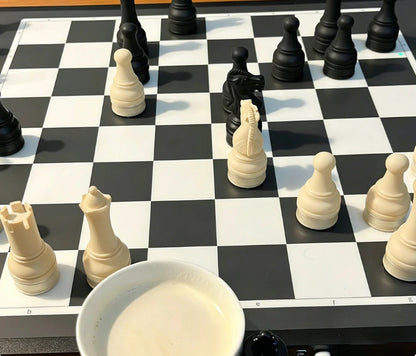Mágneses sakkjáték összecsukható táblával