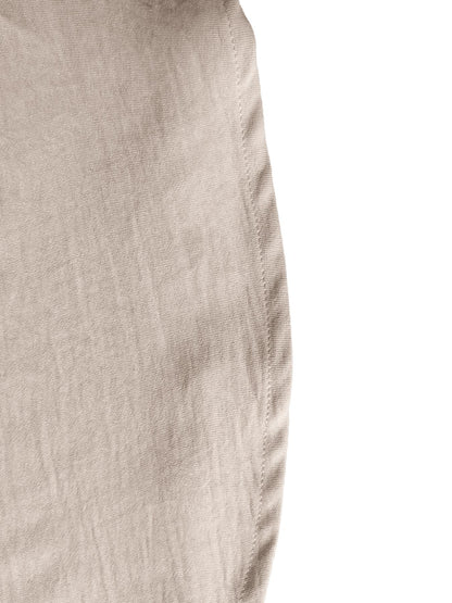 Női póló ráncolt ujjakkal és V-nyakkal, plus size méretekhez, elegáns virágmintával, kényelmes és stílusos, ideális hétköznapi viseletre.