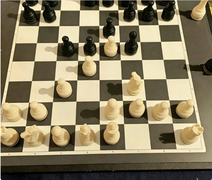 Mágneses sakkjáték összecsukható táblával